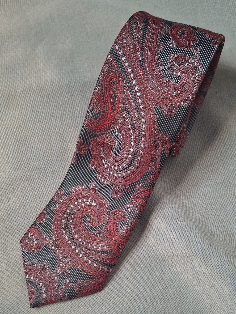 Pronto Uomo 100% Silk Red Black Paisley Pattern Neck Tie 3" x 58"